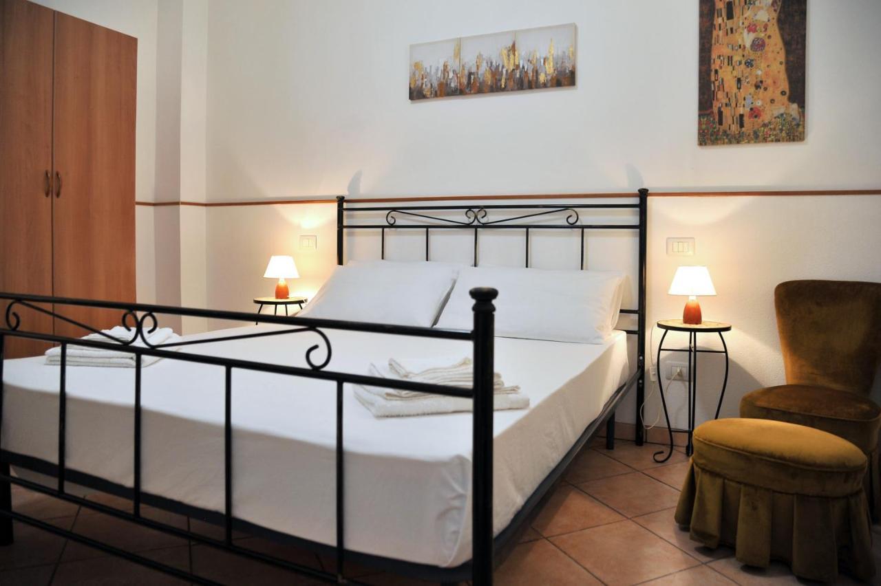 Casa Salonia Apartment Noto Bagian luar foto