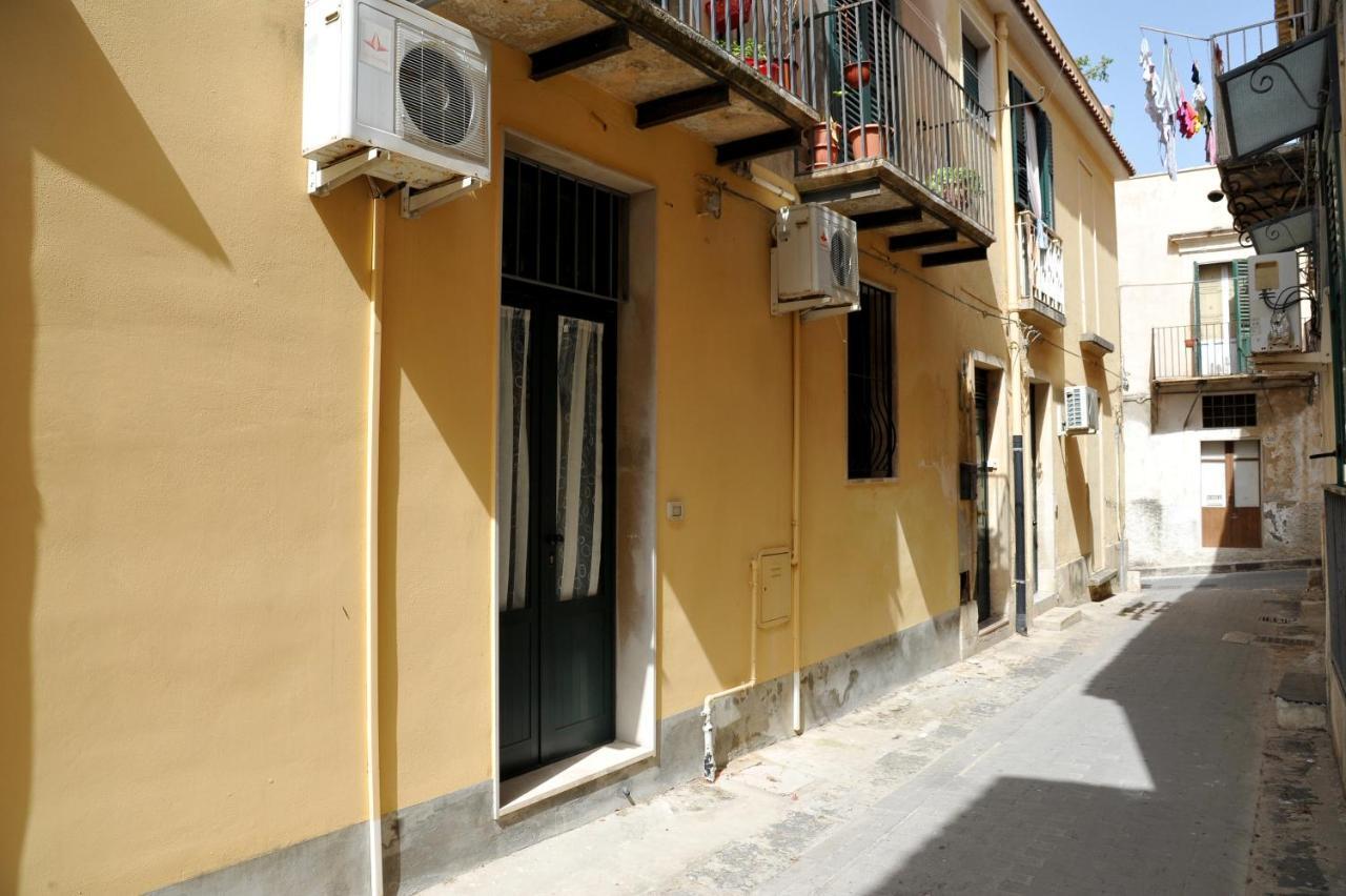 Casa Salonia Apartment Noto Bagian luar foto